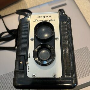 Targus Seventy-five Twin Lens Camera in Black and Silver